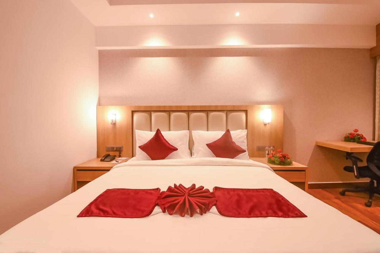 Emerald Clarks Inn Suites Mysore Buitenkant foto