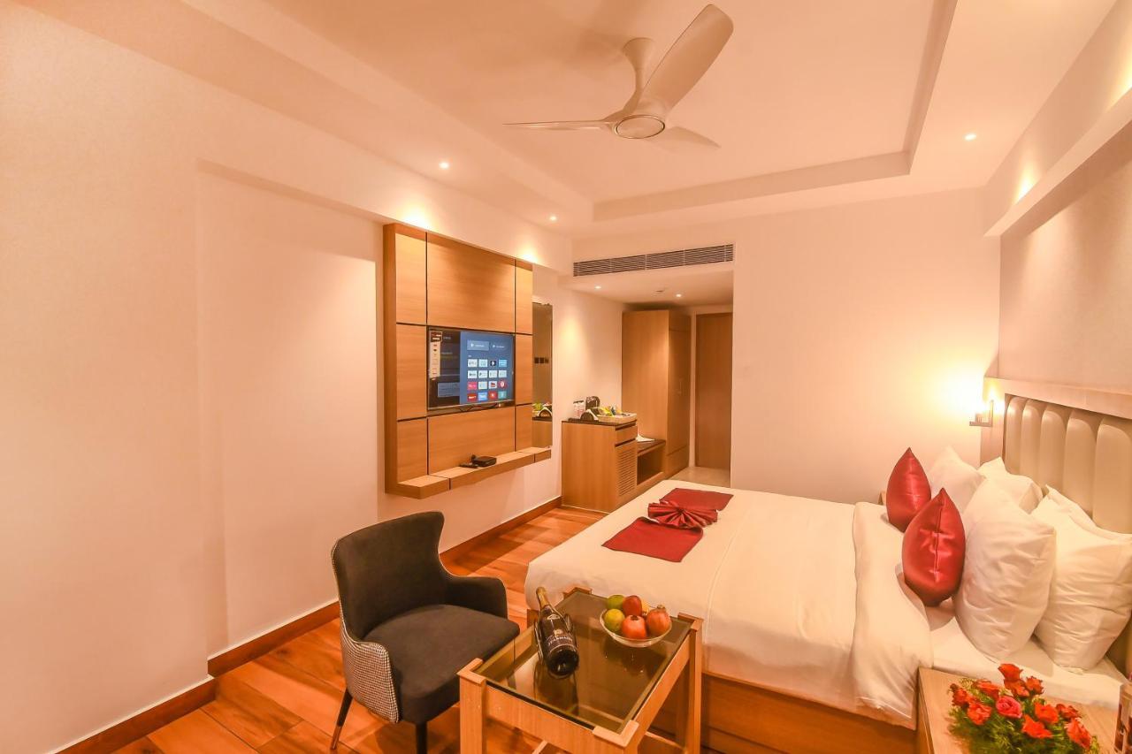 Emerald Clarks Inn Suites Mysore Buitenkant foto