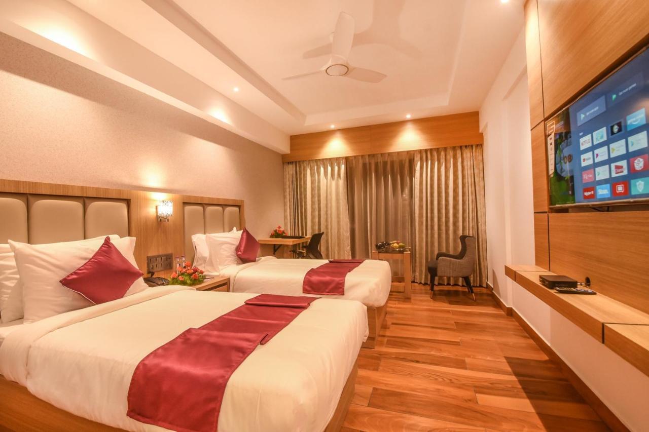 Emerald Clarks Inn Suites Mysore Buitenkant foto