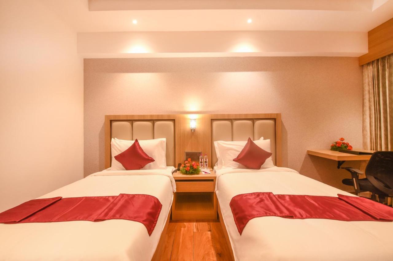 Emerald Clarks Inn Suites Mysore Buitenkant foto
