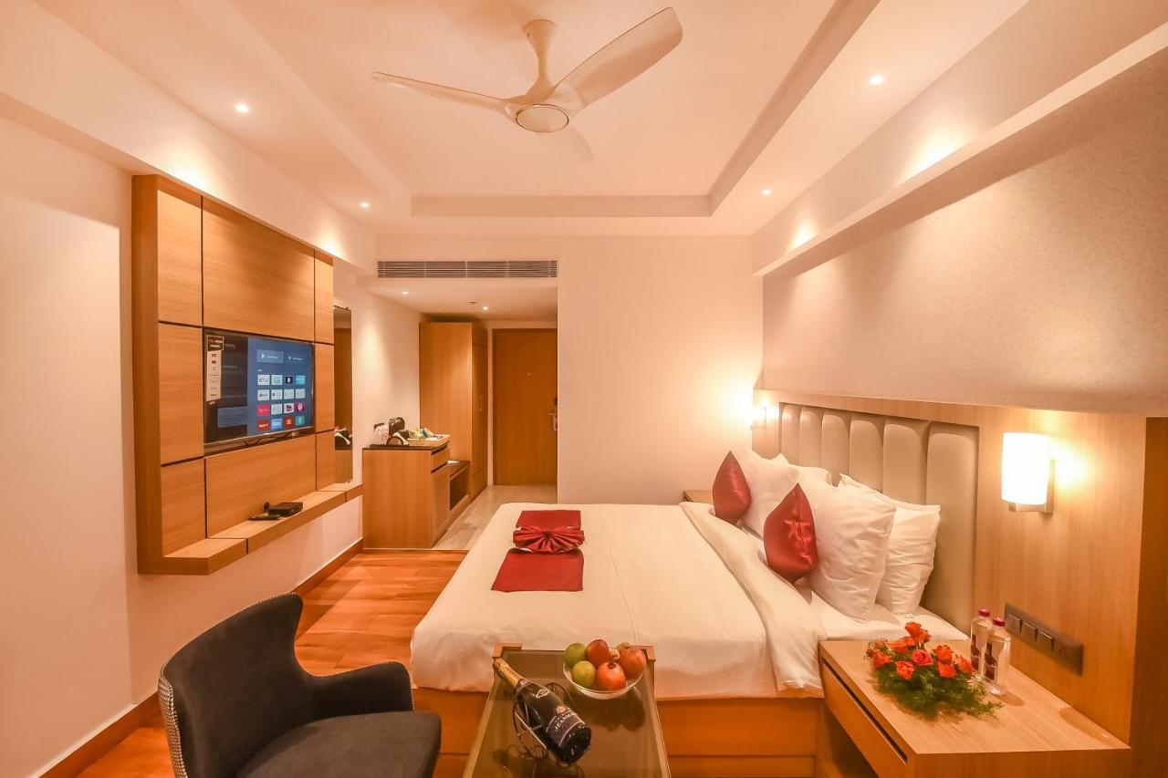 Emerald Clarks Inn Suites Mysore Buitenkant foto