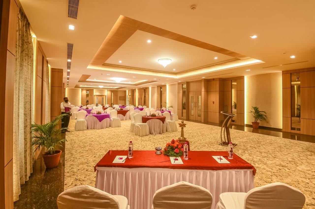 Emerald Clarks Inn Suites Mysore Buitenkant foto