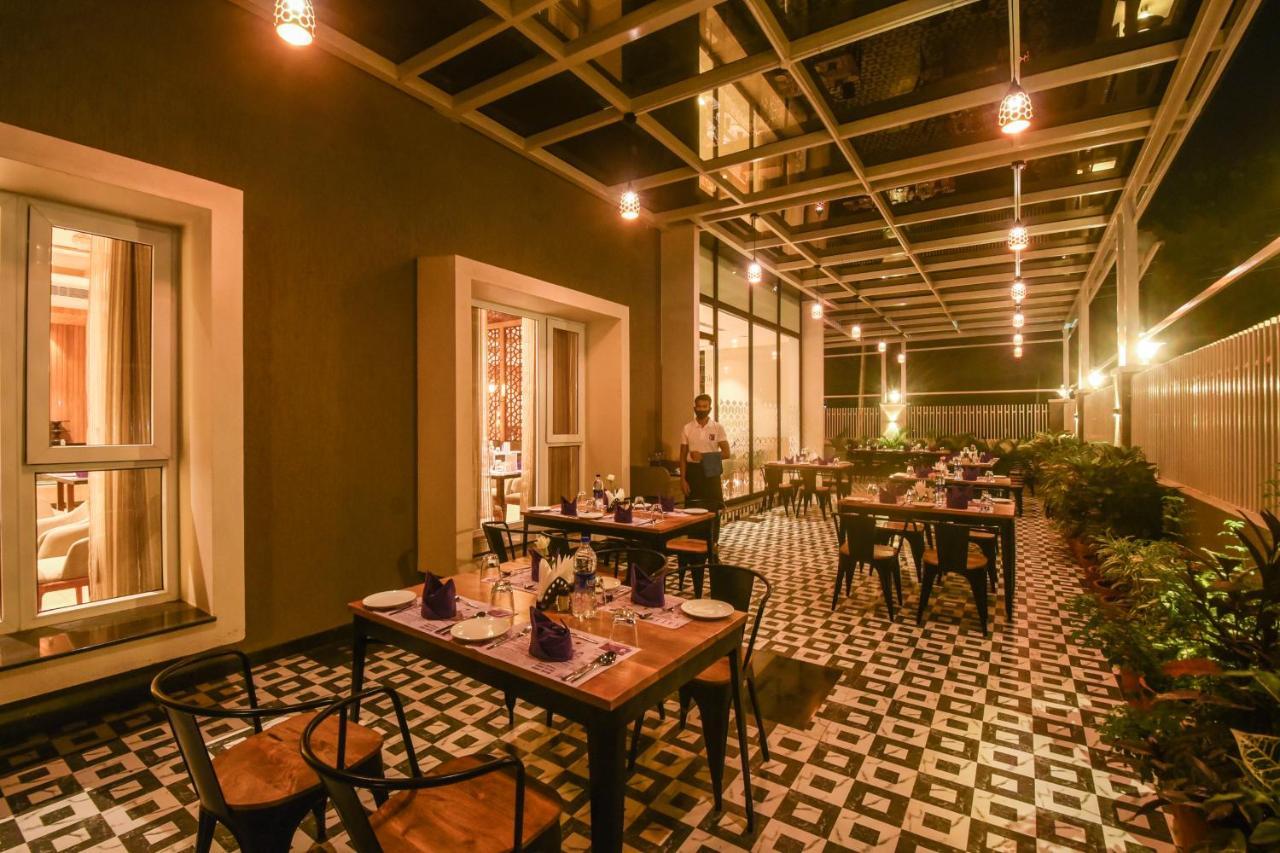 Emerald Clarks Inn Suites Mysore Buitenkant foto