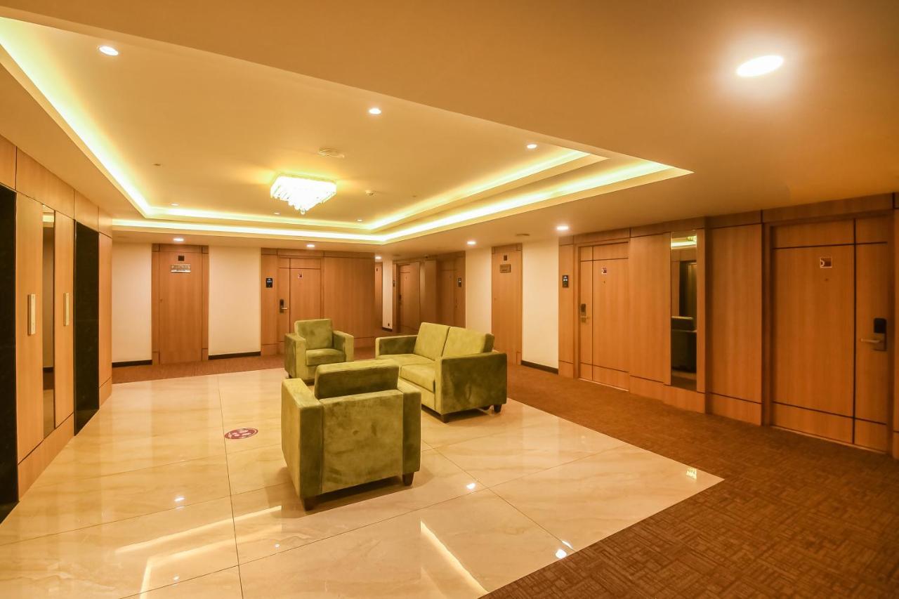 Emerald Clarks Inn Suites Mysore Buitenkant foto