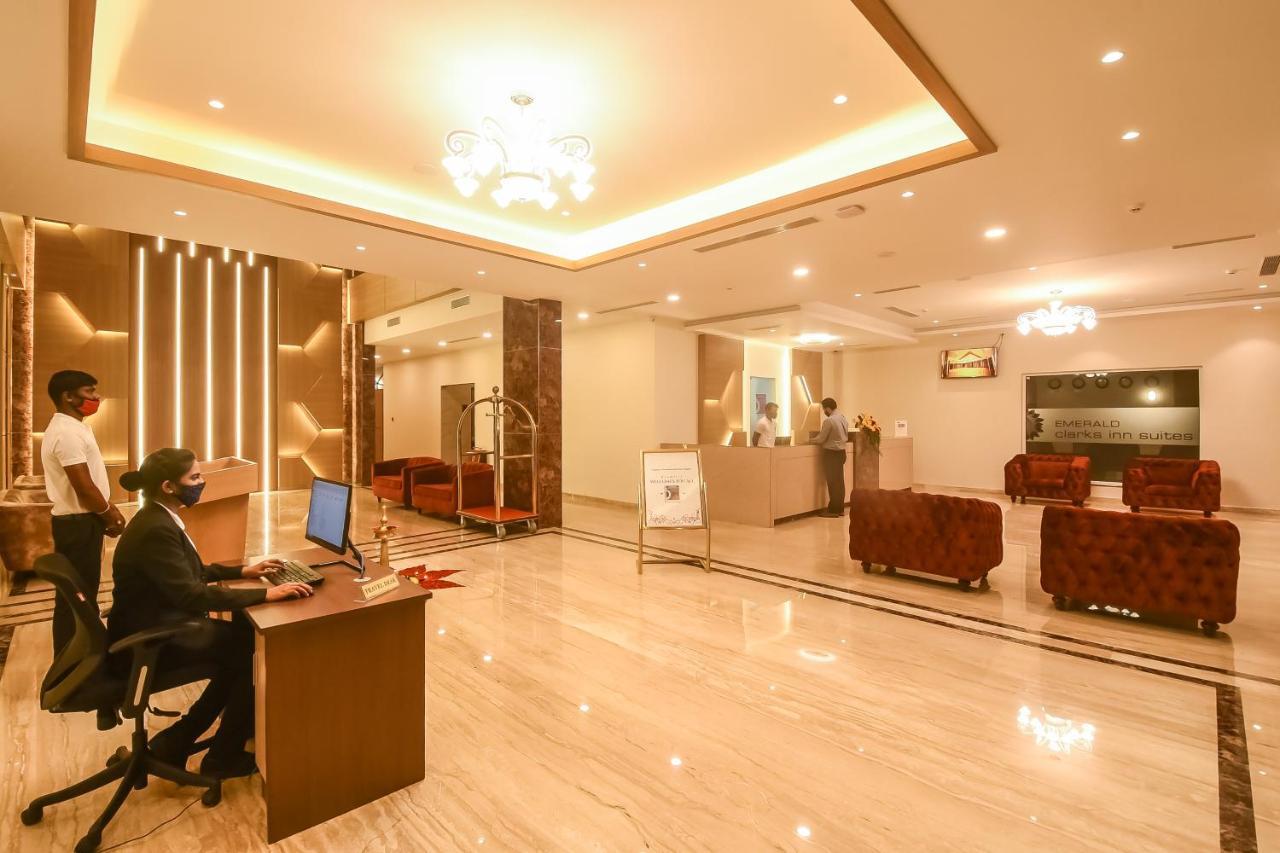 Emerald Clarks Inn Suites Mysore Buitenkant foto
