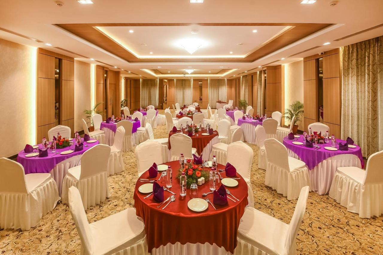 Emerald Clarks Inn Suites Mysore Buitenkant foto